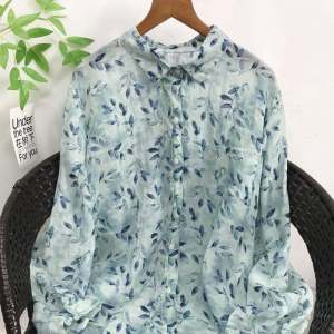 เสื้อเชิ้ตแขนยาวผ้าลินินสีเขียวสดสำหรับผู้หญิง เสื้อเชิ้ตแขนยาวทรงหลวมสไตล์สตรีทสำหรับฤดูใบไม้ร่วง