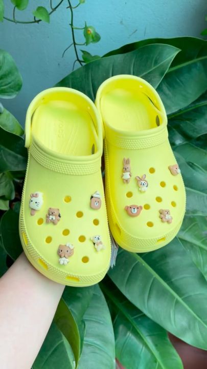 Crocs Classic Platform Banana W9 Original Pair With Jibbitz