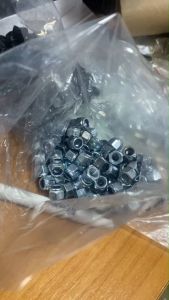 จำหน่าย  100 ชุด หรือยกลัง  น็อตใบมีดรถเกี่ยว ตัวสั้น (เเกน 6 มิล ความยาวไม่รวมหัว 18 มิล)