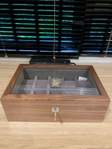 Roll_n_Rotate Luxury walnut solid wood watch storage box with lock premium quality jewelry watch ring collection storage box