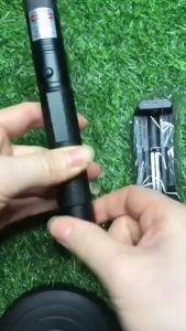 Đèn pin Laze 303 chiếu xa nhiều hình cực đẹp - Trọn bộ gồm đèn laser bộ sạc pin Li-ion chìa khóa an toàn hộp đựng sản phẩm