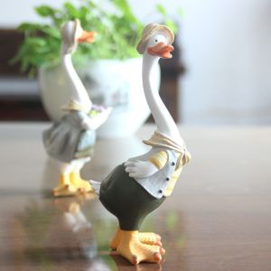MOLORE | New Creative Resin Duck Sculpture