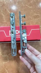 Bánh xe dẫn hướng chống lắc chống nhảy chống nhấc 3 chiều cho cửa lùa chính hãng
