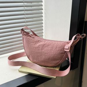 Fashionable Lightweight Nylon Crossbody Bag for Women Casual Stylish Summer Shoulder Bag with Zipper Closure