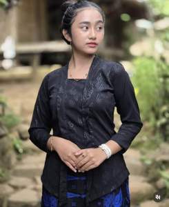 Kebaya kutu baru modern