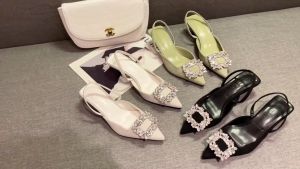 รองเท้าผู้หญิง รองเท้าส้นสูง รองเท้าแฟชั่น รองเท้าหัวแหลม ประดับพลอยเทียมทรงสี่เหลี่ยม รที่ส่องแสง สวยๆกันไปเลย ไซส์ 35-42