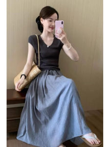 YUEZHONGWEI | Áo thun nữ tay ngắn cổ chữ V màu xám ôm vừa vặn thời trang mùa hè 2025 Áo thun cotton phong cách Hàn Quốc