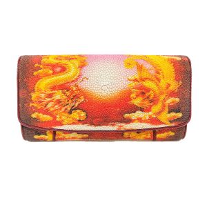 กระเป๋าสตางค์ผู้หญิงใบยาว หนังปลากระเบน สไตล์ 3พับ ลายมังกรทองคู่ กระเป๋าเงินหนังปลากระเบน ใส่เงิน การ์ด หนังแท้ 100%