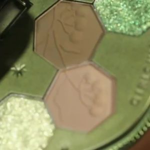 Girlcult Hallucination Eyeshadow Palette 60 DongchongHallucination Powder TextureFine-Milled PigmentationDimensional Blending