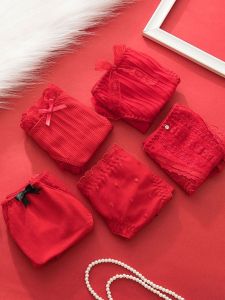 Red Lace Cotton Underwear & Breathable Comfortable Briefs: A Guide to Women's Mid-Waist Triangle Shorts