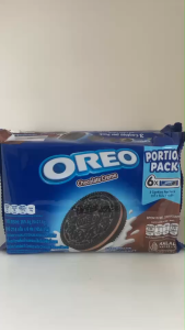 โอรีโอ้ คุกกี้แซนวิชช้อกโกแลตสอดไส้ครีมช็อกโกแลต 3 ชิ้นใน 1 ห่อเล็ก จำนวน 6 ห่อเล็กต่อแพค