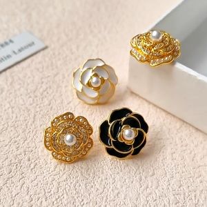 พร้อมส่ง ต่างหูดอกไม้ฝรั่งเศส ต่างหูแป้นดอกไม้ สวยหรู ก้านเป็นเงิน92.5 สำหรับผู้หญิง