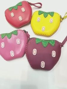 สตรอเบอรี่ กระเป๋าใส่เหรียญ กระเป๋าสตางค์ หนังแท้ 100%ขนาด 4 นิ้วx3.75 นิ้ว