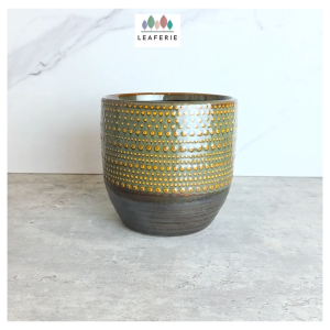 The Leaferie Lowell Flowerpot . flowerpots . flower pot . plant pots . planter . planters . Plants