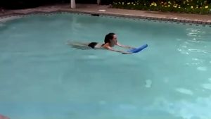 Aksesoris Kolam Renang: Papan Pelampung & Papan Seluncur Anak