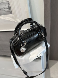 เกาหลี 2024 ใหม่แฟชั่นกระเป๋าถือสี่เหลี่ยมเล็ก ผู้หญิง หลากหลาย กระเป๋าสะพายข้างโบว์ลิ่งกระเป๋าหมอนบอสตัน นุ่ม จับ สไตล์ลำลอง