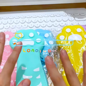 DIY Cute Silicone Hole-Pen Bag for Students/Multifunctional Storage Bag in Blue or Pink/Waterproof Large Capacity Stati