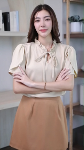 A30 เสื้อทำงานผู้หญิง เสื้อคอจีบ แต่งเชือกผูกด้านหน้า เพิ่มความหรูหราด้วยดีเทลแขนสองชั้น Easter Egg