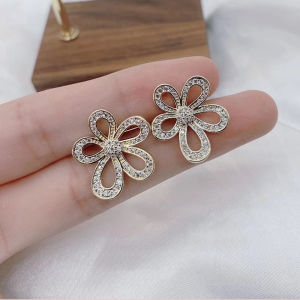 Exquisite S925 Silver Needle Flower Earrings Womens 3D Floral Studs Diamond Paved High-End Simple Versatile Fashion Jewelry