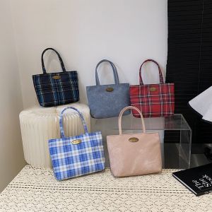 2025 New Large Capacity Tote Bag Womens Fashionable Versatile Japanese Style Commuter Shoulder Crossbody Bag Casual Check Pattern