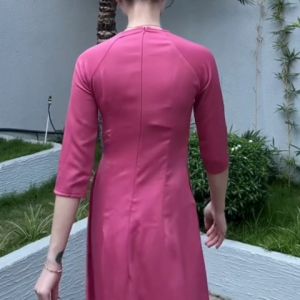 Áo dài màu hồng dâu cổ tròn tay lỡ đính ngọc lụa tây thi cao cấp truyền thống may sẵn giáo viên - Áo dài Việt