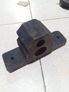 Karet Stopper Chasis Belakang Terrano bahan karet ban .