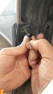 Bộ ghim nhựa và dây rút cố định tấm chắn bùn