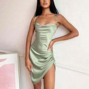 กระโปรงทรงเอเอวสูงผ้าซาตินหลายสี ทรงหลวม แขนกุด ทรงหลวม กระโปรงทรงเอ ฤดูร้อน 2022 กระโปรงสั้นผ้าซาติน