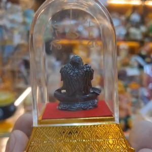 Tượng Luang Pu Thuat Wat Chang Hai lồng kính Thái Lan: Tâm Linh và Sự Thịnh Vượng