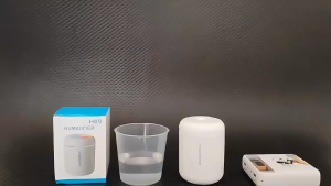 Máy Tạo Ẩm Mini Có Đèn LED H09 Phun Ẩm Dịu Nhẹ Dung Tích 180ml Tự Ngắt An Toàn Thiết Kế Hiện Đại Nhỏ Gọn Dùng Trong Xe Hơi Văn Phòng