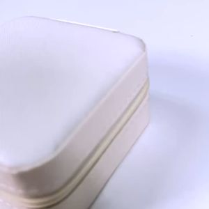 กล่องเก็บเครื่องประดับ ที่เก็บเครื่องประดับ กระจกแต่งหน้าในตัว หนังPUคุณภาพสูง jewelry box