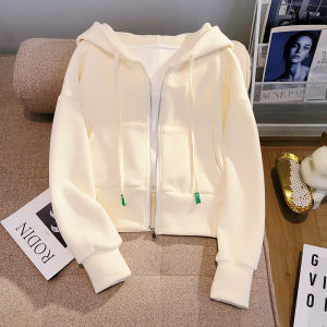 เสื้อสเวตเตอร์คาร์ดิแกนคอฮู้ดบุขนแกะสั้นสีขาวสำหรับผู้หญิง ฤดูใบไม้ร่วง/ฤดูหนาว 2023 แฟชั่นใหม่ เสื้อคลุมกันหนาวแบบลำลอง