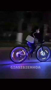 Bộ 2 Đèn Led Gắn Van Xe Hình Trụ Thời Trang