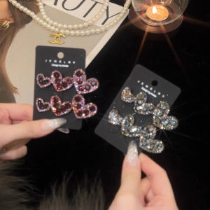 กิ๊บติดผมรูปหัวใจประดับเพชรสไตล์เกาหลีสำหรับผู้หญิง กิ๊บติดผมแบบหน้าม้า กิ๊บติดผมแบบหางม้า กิ๊บติดผมแบบบีบบัดสีใหม่ปี 2025