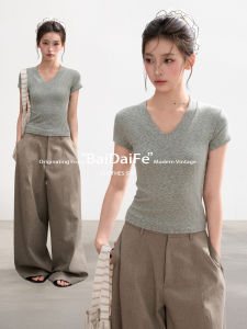 BAIDAIFEI | Short Fitted V-neck T-shirt