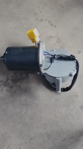 Mô tơ gạt mưa Củ gạt mưa xe Howo 24V-80W quay trái 3 tai tâm ốc 61*61*61 đường kính F70