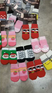 #ถุงเท้าสัตว์เลี้ยง ถุงเท้าแมว ถุงเท้าสุนัข พื้นด้านล่างมียางกันลื่น กันหนาว