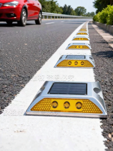 DIQIANG | Solar Synchronized Cast Aluminum Road Studs Double-Sided