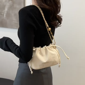 Tas Selempang atau Slingbag Bucket Serut Kulit Model Terbaru CPB 3970