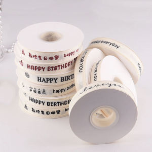 กล่องของขวัญวันเกิดสีขาวน้ำตาล ริบบิ้นผ้าซาติน กล่องบรรจุภัณฑ์ กล่องดอกไม้ ริบบิ้นผ้าซาติน ริบบิ้นผ้าฝ้าย ริบบิ้นผ้าฝ้าย