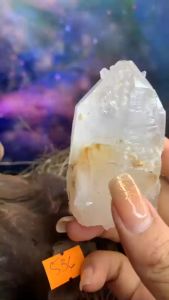 trụ đá thạch anh năng lượng chóp mọc chóp tự nhiên Lemurian lấp lánh 536