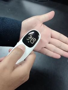Termometer Infrared Digital Pengukur Suhu Badan Dahi Tanpa Sentuh Portable dan Baterai Tahan Lama