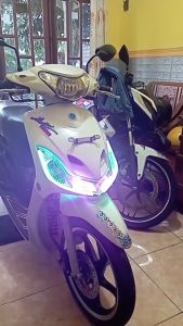 2pcs Aplikasi RGB LED Lampu Kaki Suasana Sepeda Motor Kontrol Jarak Jauh Fleksibel Tahan Air Kontrol Suara 12V Strip Lampu Dekoratif Moto
