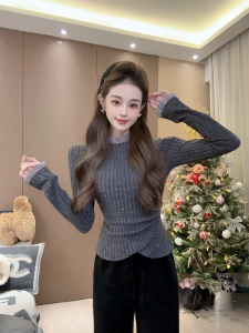 Gray Lace Knitted Base Shirt Womens Slim Fit Cross Waist Design Inner Wear Top High-End French Style Autumn Winter Clothes