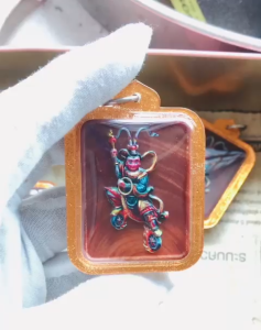 帝王木 哪吒三太子 (背面哪吒三太子) B060 (帝王木雕佛牌) Kayu Raja Malaysia King Wood Feng Shui Amulet