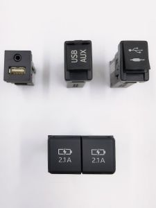 อุปกรณ์เสริม USB Car Charger สำหรับ Toyota Camry Highlander Corolla Type-C AUX Upgrade Installation Support