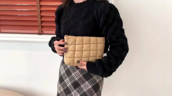 Puffy Quilted Makeup Bag Cosmetic Bags Travel Cute Puffer Solid Toiletry Organizer Y2K Trendy Aesthetic Makeup Brushes Storage Bag Makeup Case