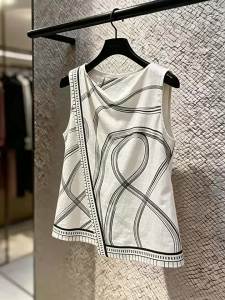 Flattering Armhole Cover Slim Fit Loose Tank Top