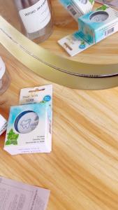 M Press เดนทัลฟอส ไหมขัดฟัน 30 m (ไหมขัดฟันธรรมชาติ 100% ไหมขัดฟันทำจากรังไหมทอง ไหมเหนียมนูม ไม่บาดเหงือก ไม่ขาดง่าย กลิ่นมิ้นท์)