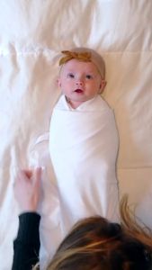 Bedong Bayi Baru Lahir Set 2in1 Jumbo Lembut Motif Polos Topi Kubluk Baby Newborn